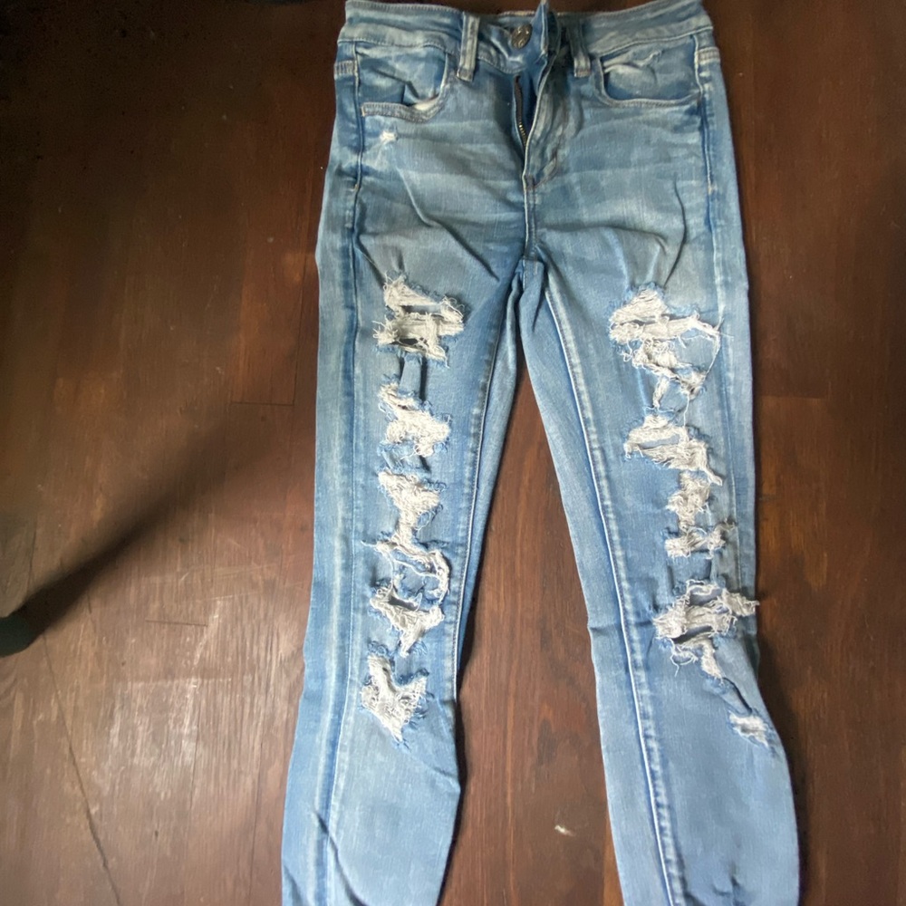 American eagle size 4 skinny ripped jeans